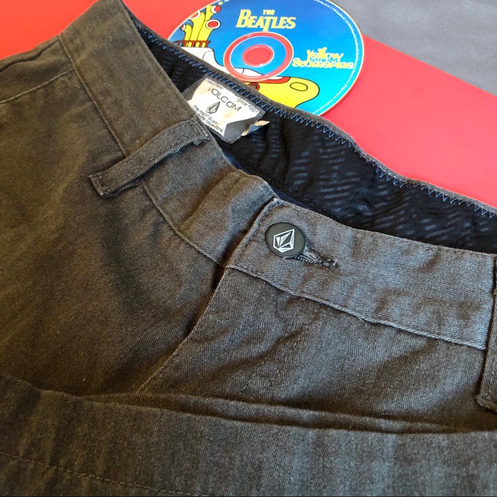 Volcom Men’s Charcoal Shorts size 30